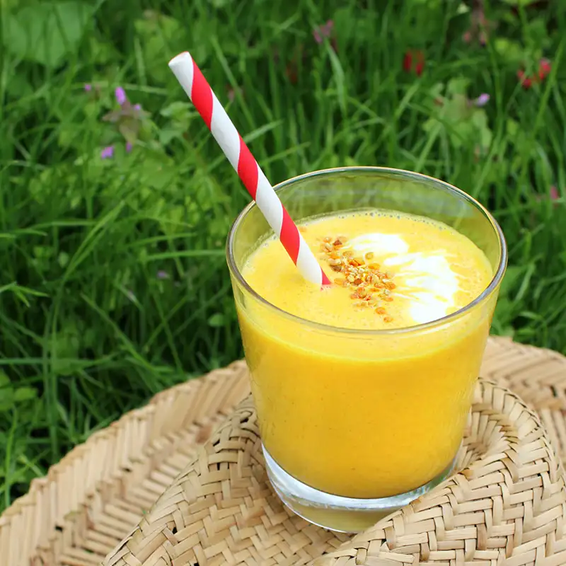 Goldene Milch mal anders: Mango-Kurkuma Lassi - Rezept: Goldene Milch mal anders: Mango-Kurkuma Lassi